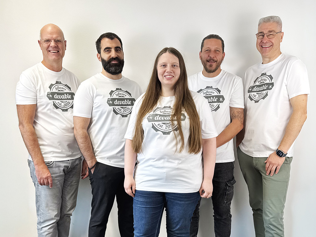 Das devable Team: Axel, Deniz, Maike, Kevin und Volker